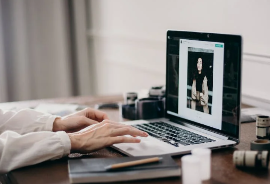 手机av在线_中国黄色大片_在线无码视频：信创引领，鞭策网站扶植国产化